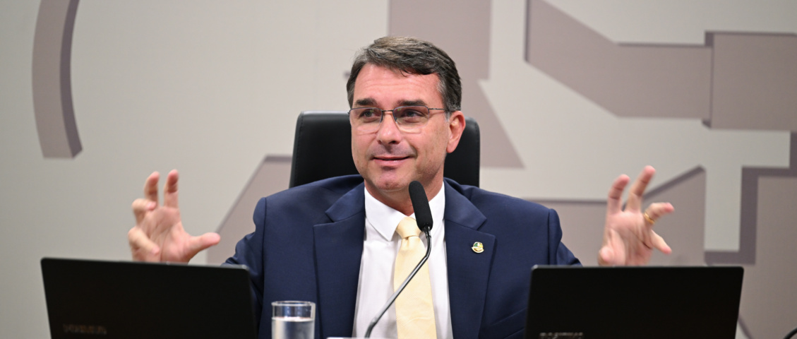 Análise: Saída de Ratinho Jr. favorece Lula ou Flávio?