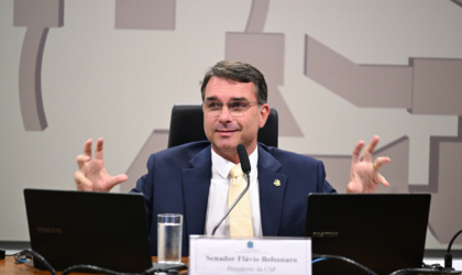 Análise: Saída de Ratinho Jr. favorece Lula ou Flávio?