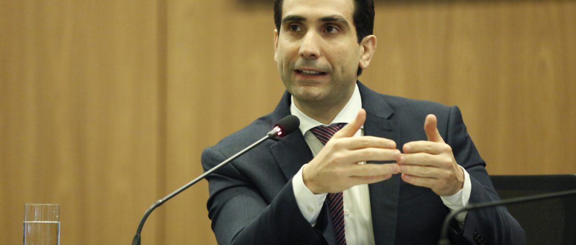 Copom reduz Selic, mas mantém suspense quanto a cortes futuros
