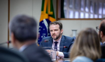 Governo se vê forçado a falar em ajuste fiscal no período de eleições