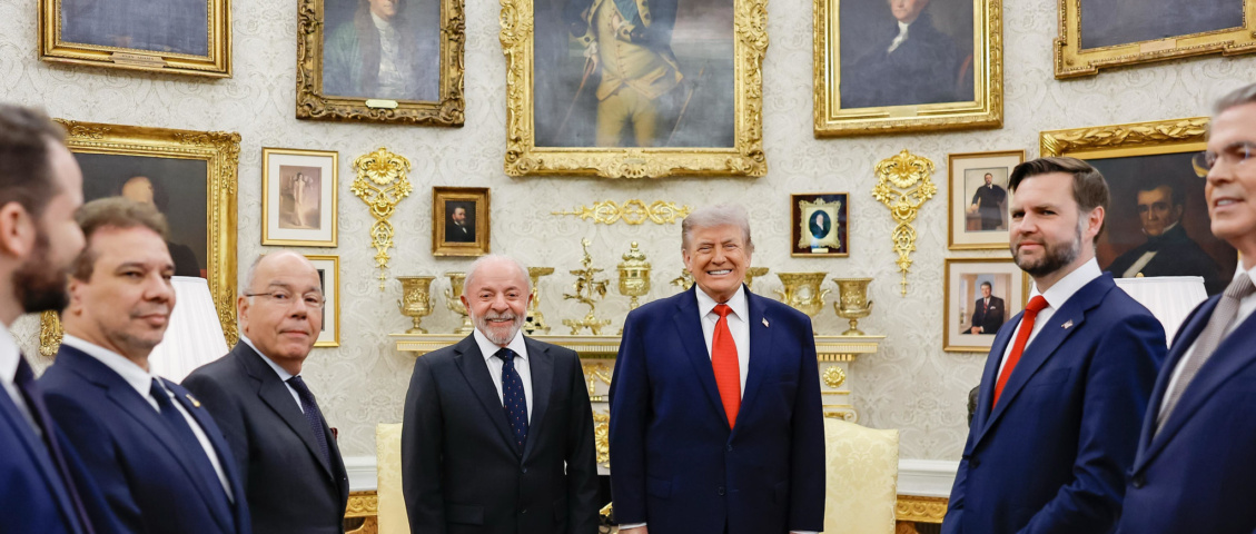 Encontro Lula-Trump rende sorrisos e promessa de mais conversas