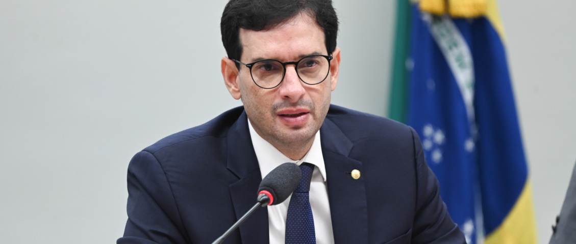 Prates prevê votação de relatório sobre jornada 6×1 até fim de maio