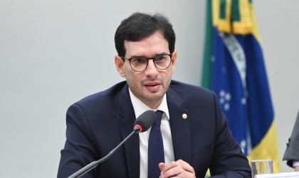 Prates prevê votação de relatório sobre jornada 6x1 até fim de maio