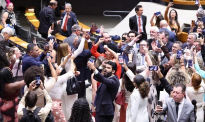 Editorial: o populismo e o pensamento mágico venceram a razão