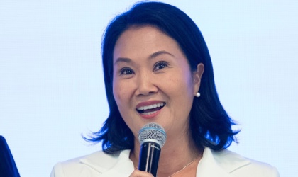 Keiko Fujimori toma posse no Peru em busca de estabilidade