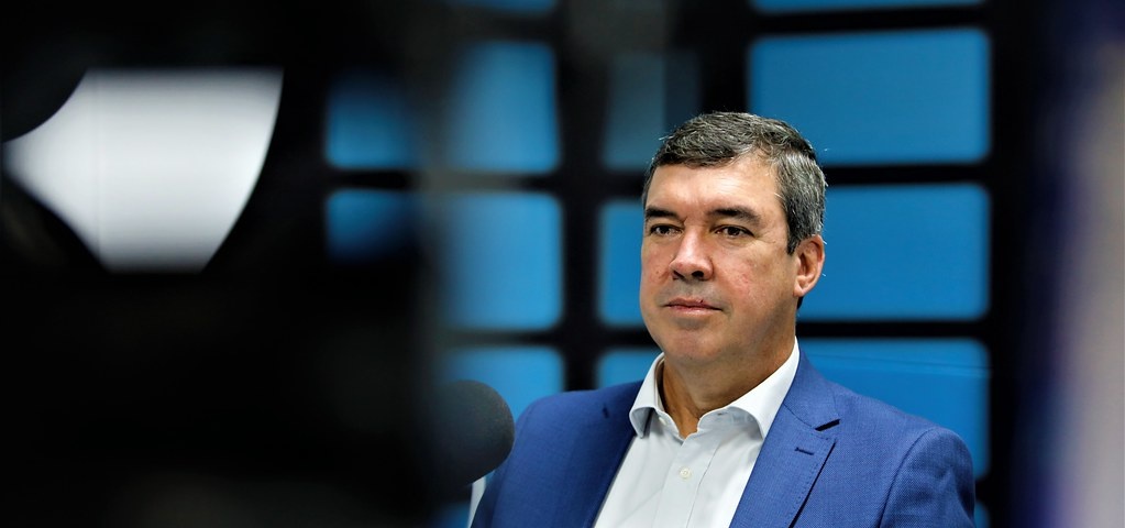 Riedel consolida favoritismo no MS; disputa pelo Senado segue indefinida