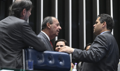 PEC da 6x1: Aziz acelera e Alcolumbre puxa o freio