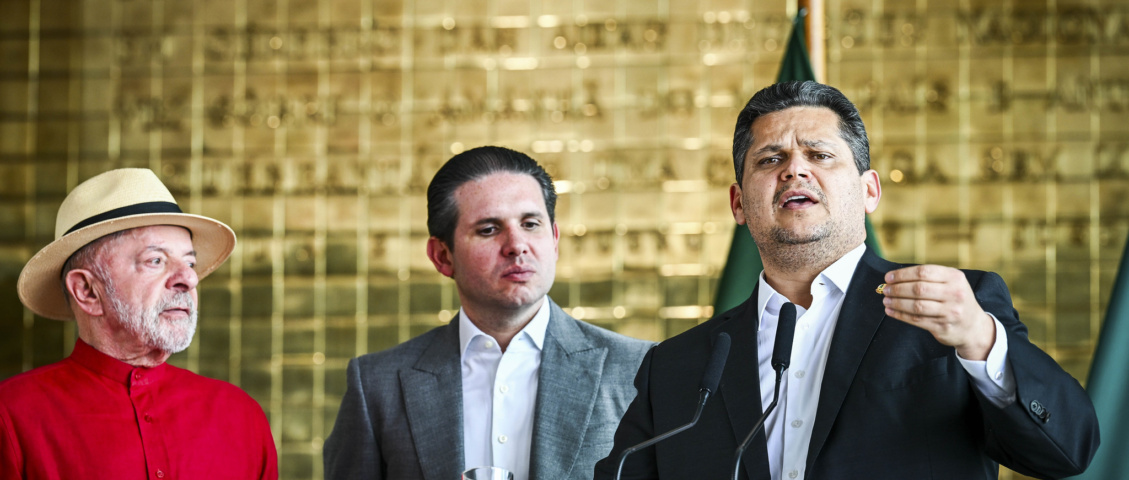 Lula se reaproxima do comando do Congresso e oposição reage