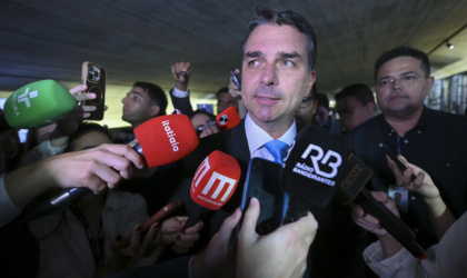 Em carta, Flávio Bolsonaro se autodeclara presidente eleito e reafirma liderança da oposição