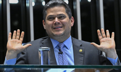 Fim da Escala 6×1: Alcolumbre banca avanço, mas ganha tempo para acordos