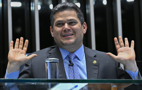Fim da Escala 6x1: Alcolumbre banca avanço, mas ganha tempo para acordos