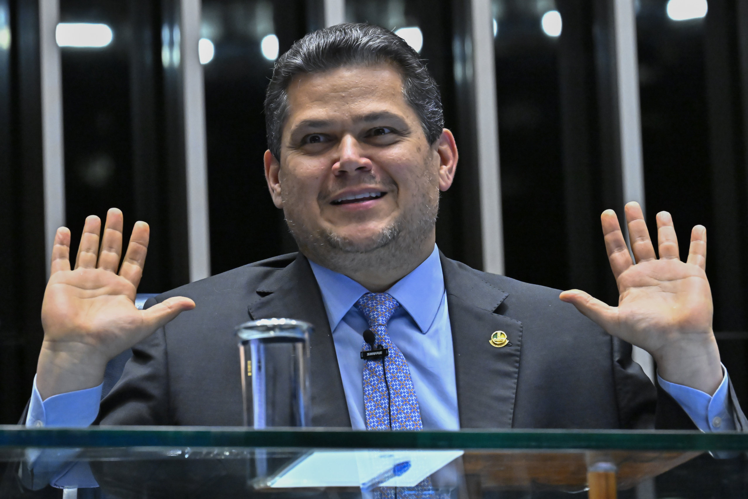 Fim da Escala 6×1: Alcolumbre banca avanço, mas ganha tempo para acordos