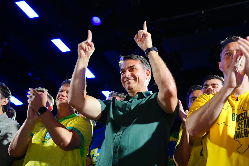 Empate na margem de erro não camufla o favoritismo de Flávio Bolsonaro