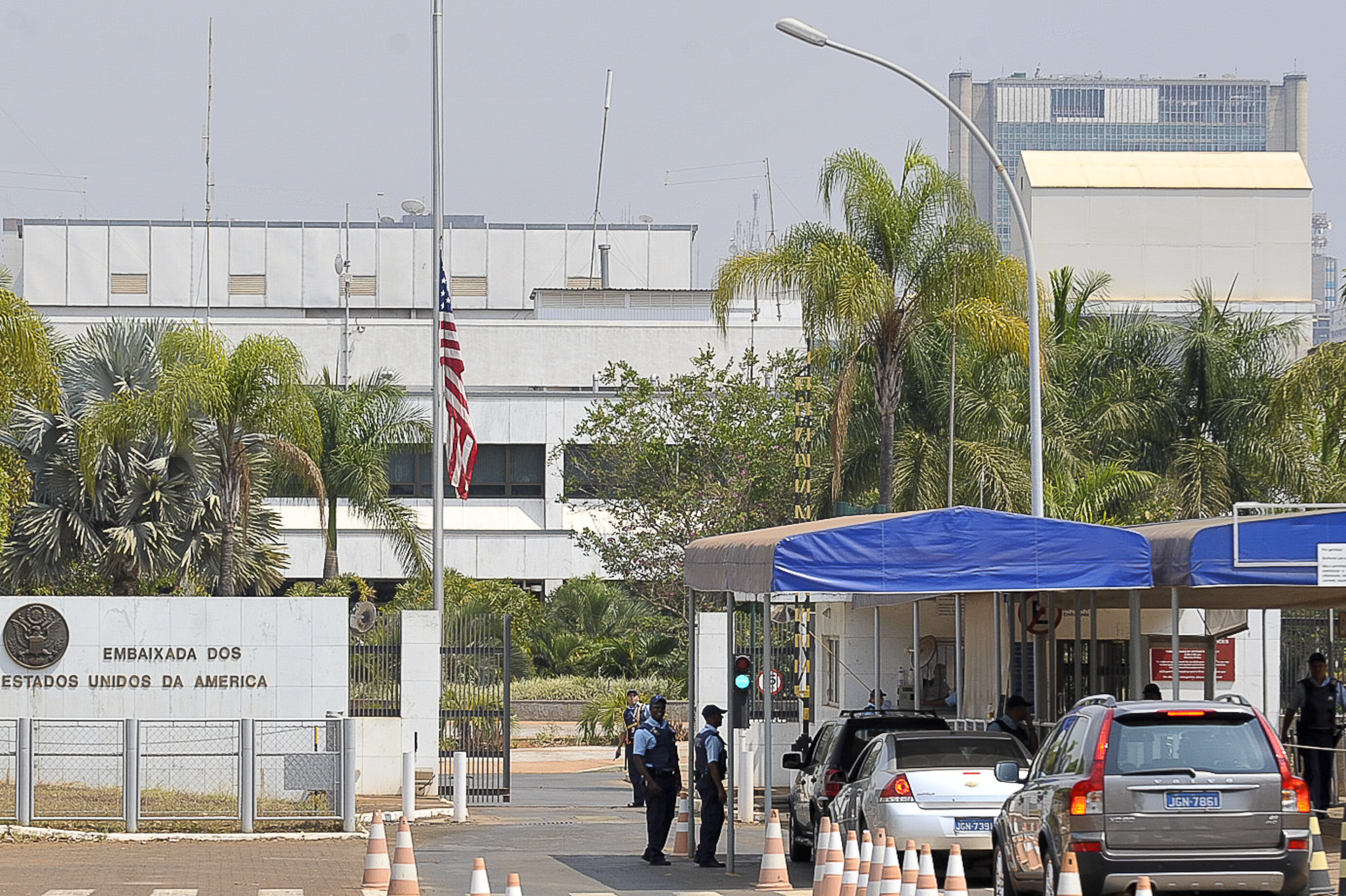 EUA  fecham embaixada e consulados no Brasil