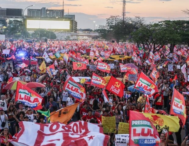 Movimentos de rua são condição necessária, mas não suficiente para uma virada de Lula