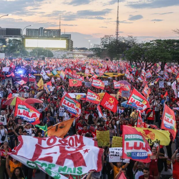Movimentos de rua são condição necessária, mas não suficiente para uma virada de Lula